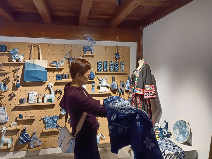 漂亮的蜡染。陈湘飚摄