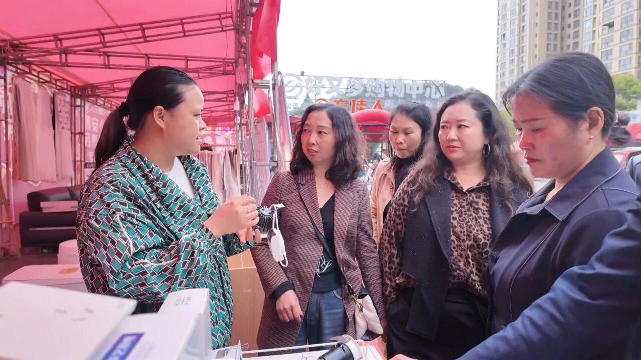 图为以旧换新补贴活动现场。