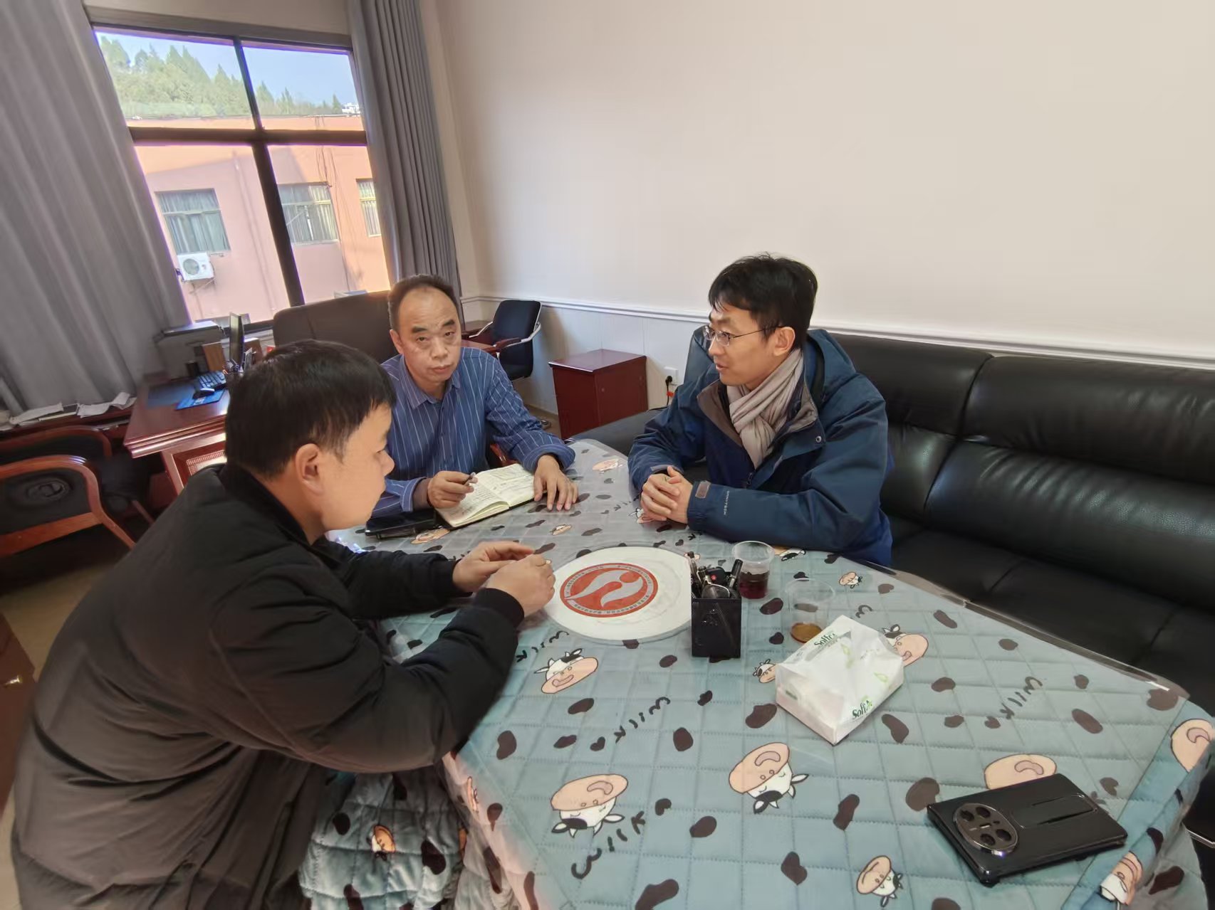 彭小凡指导本庄中学开展课题研究相关工作。