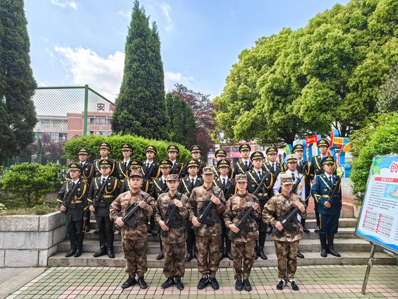 国旗护卫队队员合影。.jpg