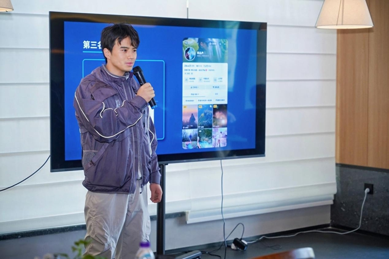 户外博主草丛卢.jpg