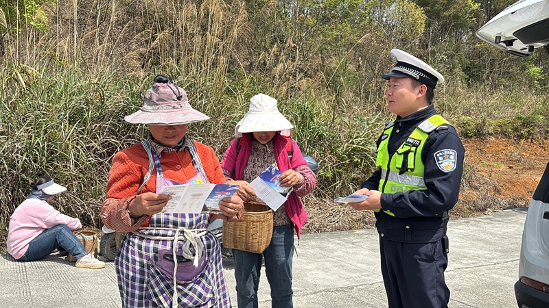 “茶山警务”守护春茶香。
