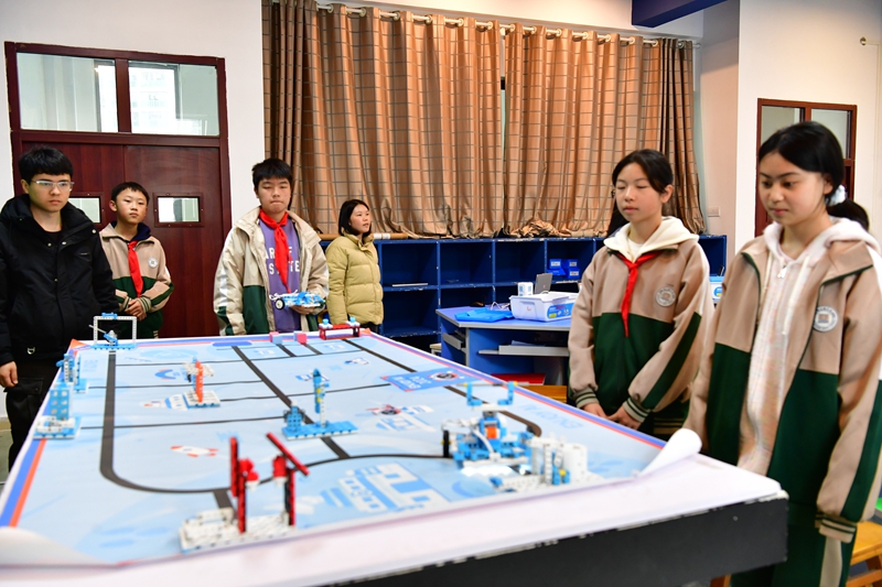 至善校区初中部部分社团活动。.jpg