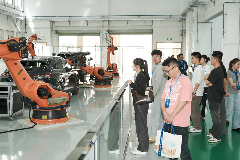 广州市技师学院一汽大众汽车智能制造产教评协同创新中心实训场地。