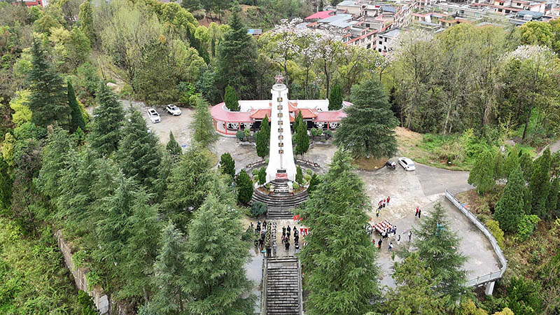 贵定县“追寻·2026·清明祭英烈”主题活动现场.