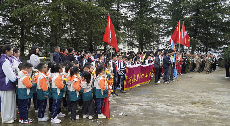 贵定县“追寻·2026·清明祭英烈”主题活动现场。