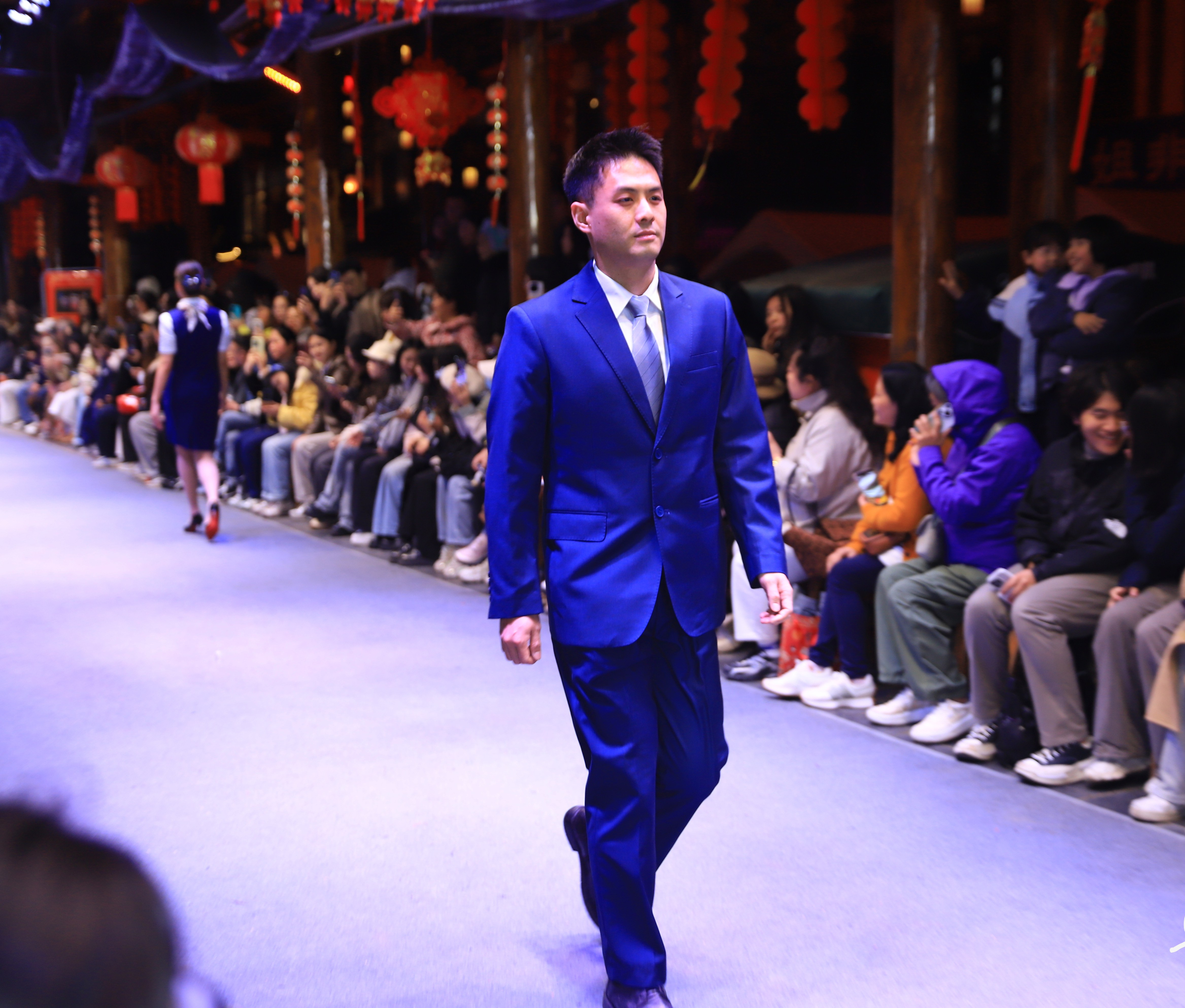 “微笑阿蕾”团队登上“村T”舞台。