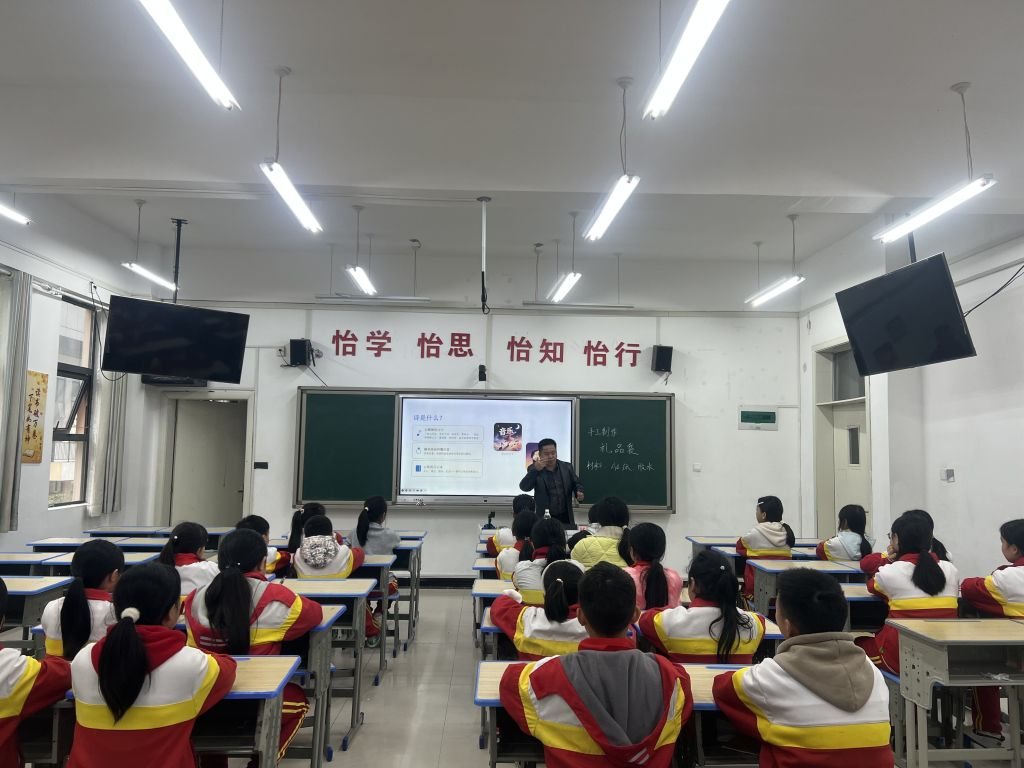 “诗词文化进校园”系列活动现场。