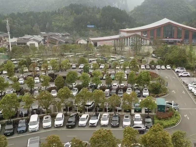 荔波小七孔停车场。吴显力摄