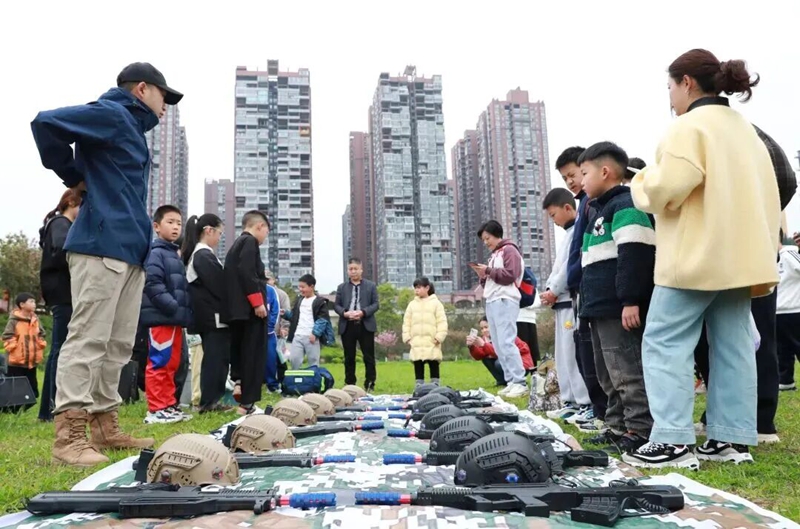 清镇市国防体育邀请亲子体验赛场景。李齐 摄.jpg
