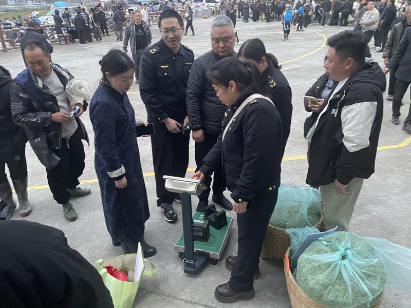 贵定县市监局工作照片。