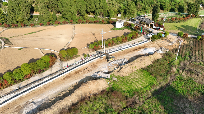 10萬畝高標農田建設加速跑 不誤農時保春耕。