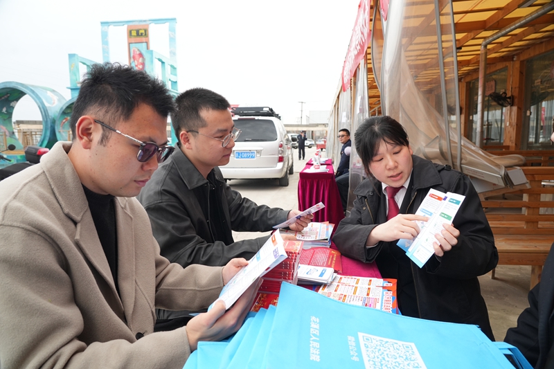 精准普法进园区， 法治服务直达市场前沿。花溪区人民法院供图.JPG