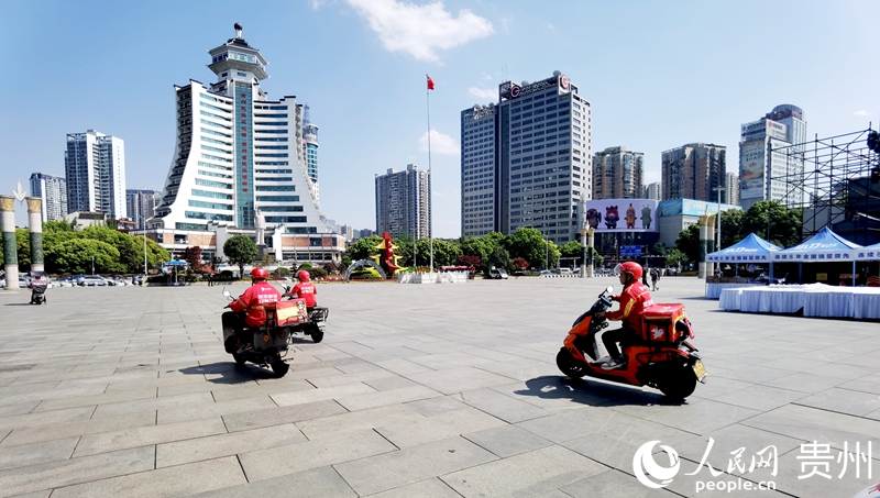 新业态从业人员将化身为“流动的宣传员”,奔赴大街小巷开展消防宣传志愿服务。人民网记者 王秀芳摄.jpg