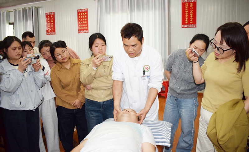 松桃为中医类专业技术人员充电蓄能。