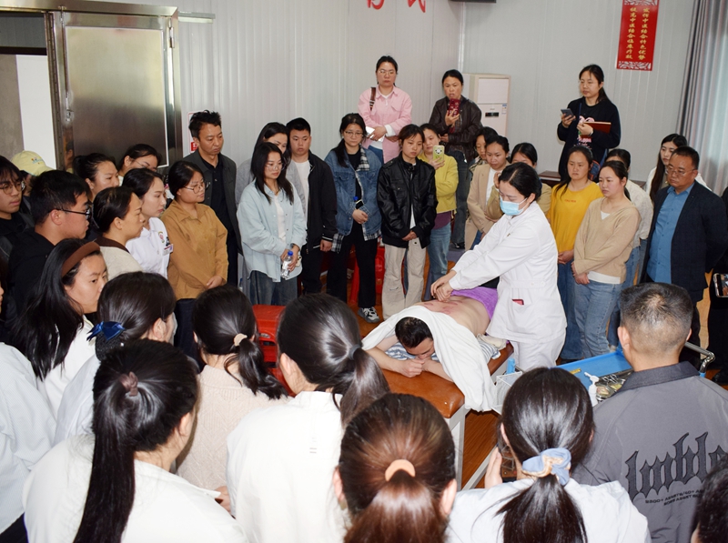 松桃为中医类专业技术人员充电蓄能。