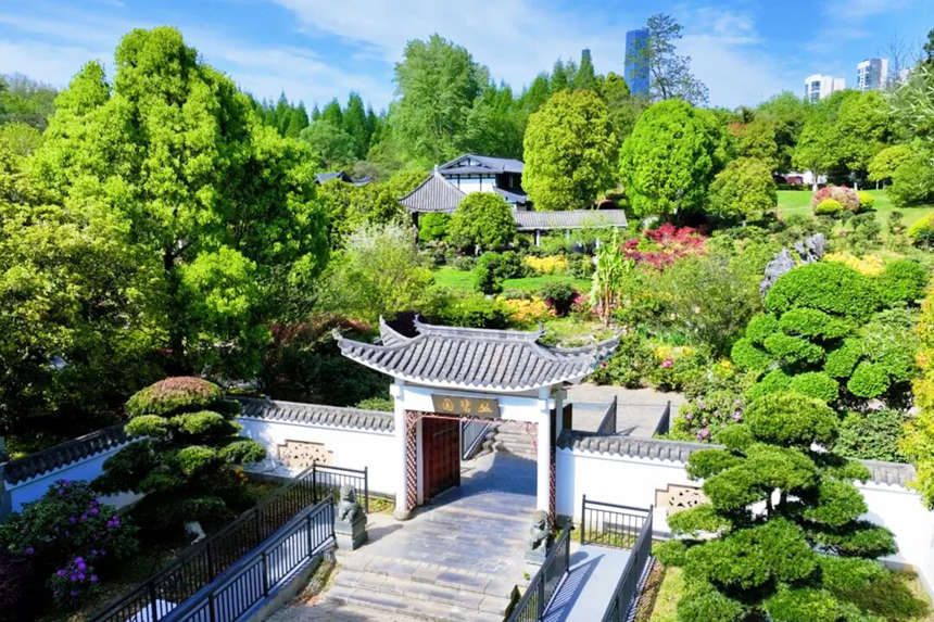 观山湖公园内的丛碧园 。吴成艳摄