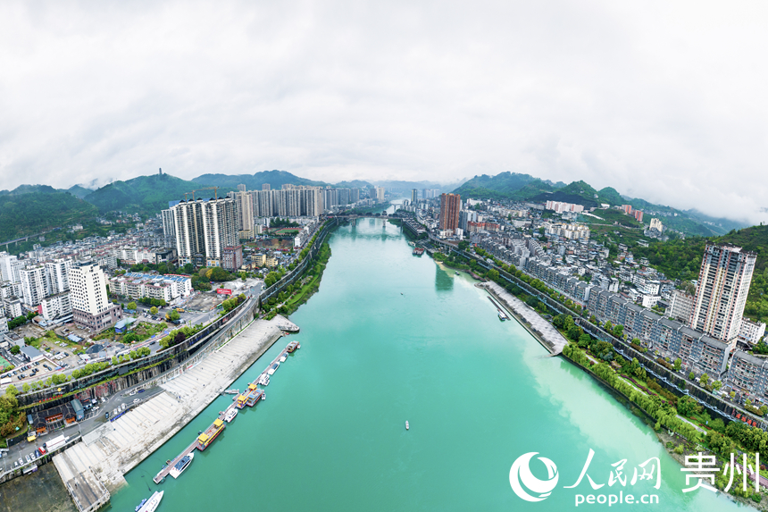 航拍雨后的贵州省铜仁市沿河土家族自治县城。人民网记者 涂敏摄