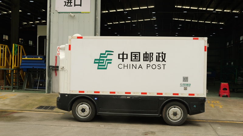 松桃邮政无人快递车.JPG