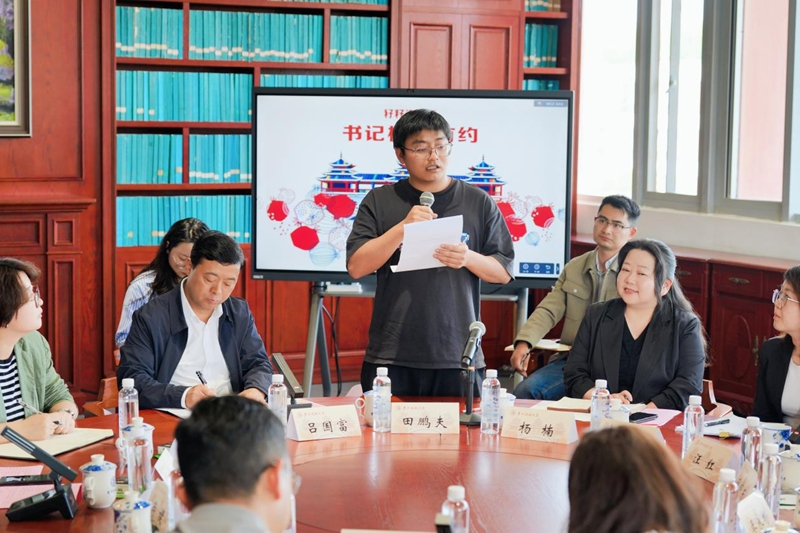 青年教师代表发言.jpg