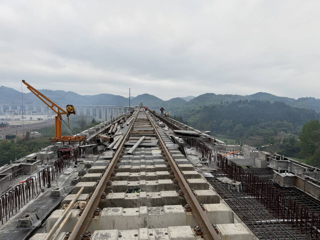 瓮马铁路南北延伸线进行扩能改造.jpeg