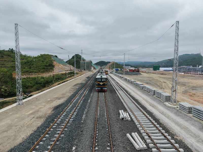 瓮马铁路天文火车站预计6月底具备通车条件。.jpg