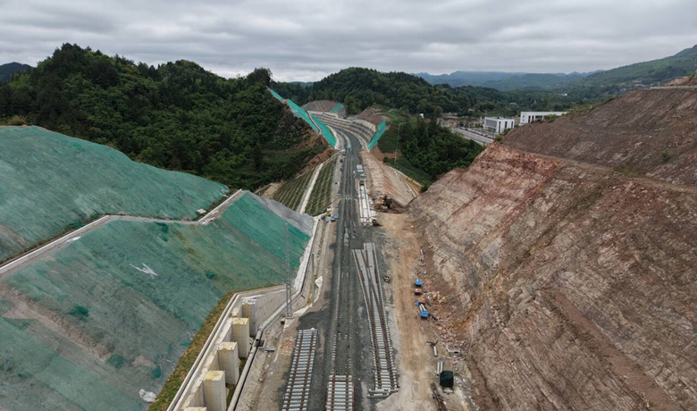 瓮马铁路天文火车站预计6月底具备通车条件
