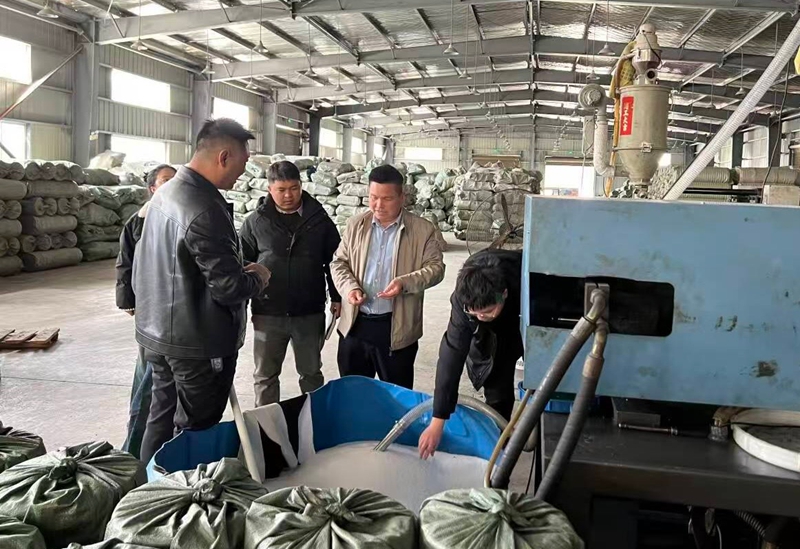 纾困解难优服务 兴业稳岗惠民生。