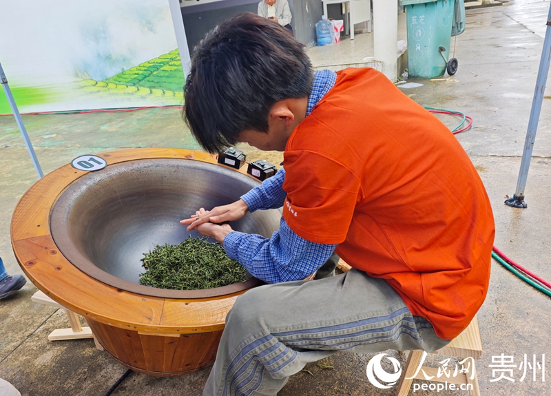 制茶比赛现场。人民网 龙章榆 摄.jpg