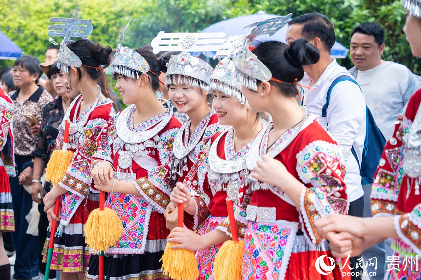 活动现场，民族风情扑面而来。人民网 阳茜摄