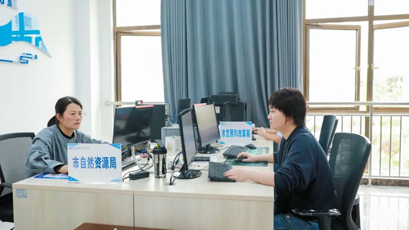 相关职能部门入驻清镇市企业之家“清松办”办公室。.jpg