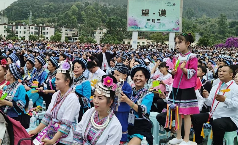 6、人山人海。