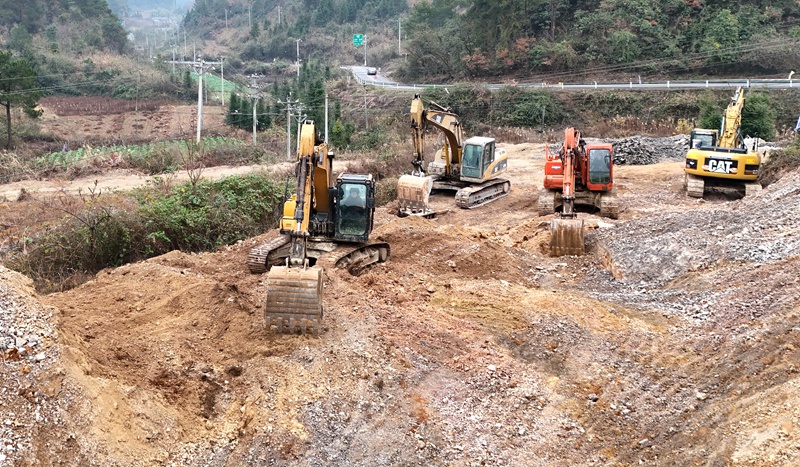 G654岑巩桐子河至天马公路改扩建项目施工现场（陈昆 摄）