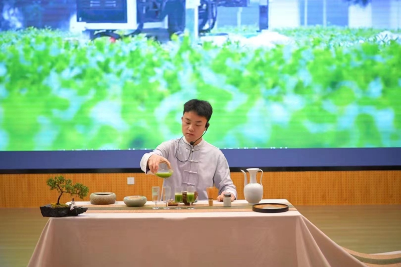 5、制作新茶饮。