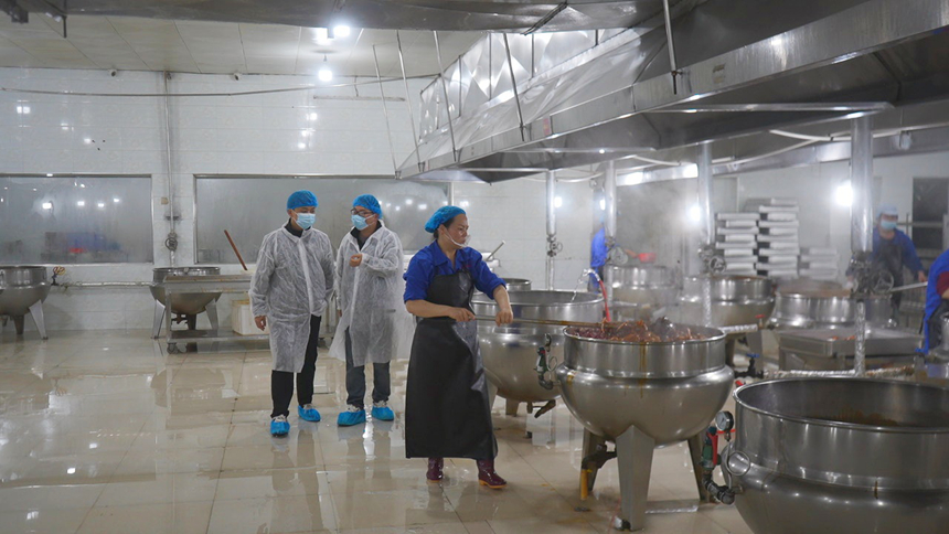 江宗纯味食品有限公司车间加工现场2