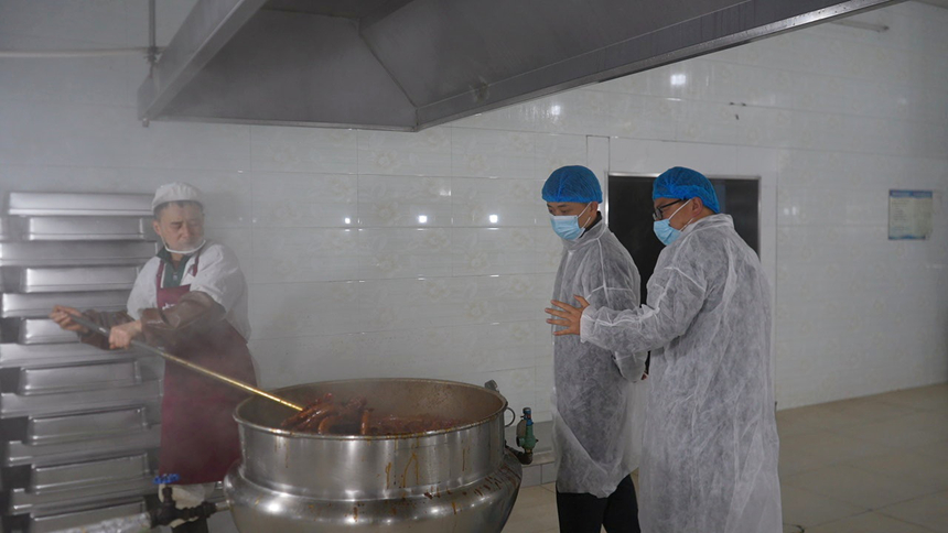 江宗纯味食品有限公司车间加工现场3