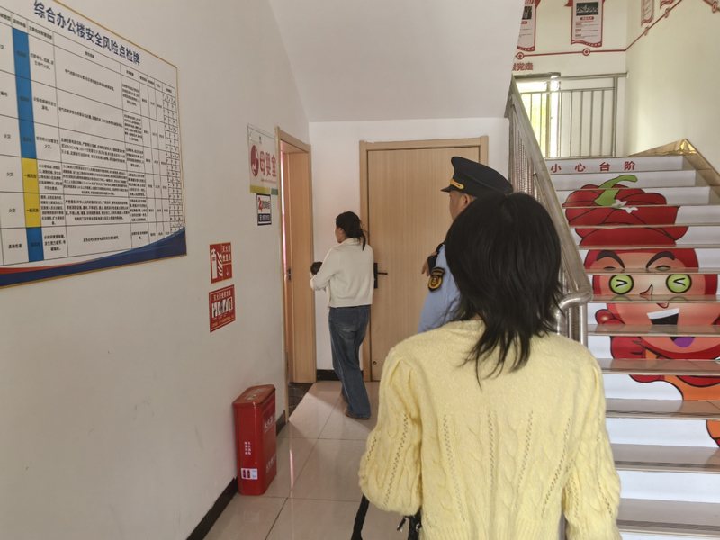 將母嬰安全轉移至蝦子服務區。
