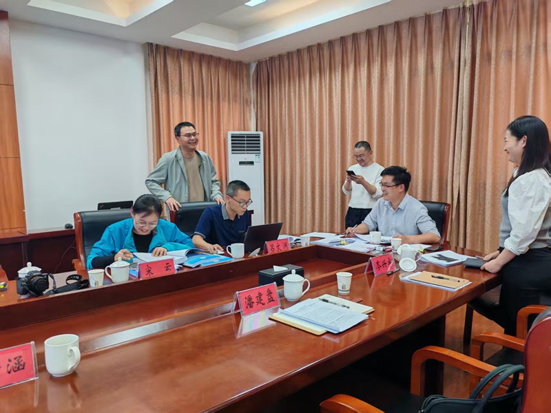 驗收組查閱資料.jpg