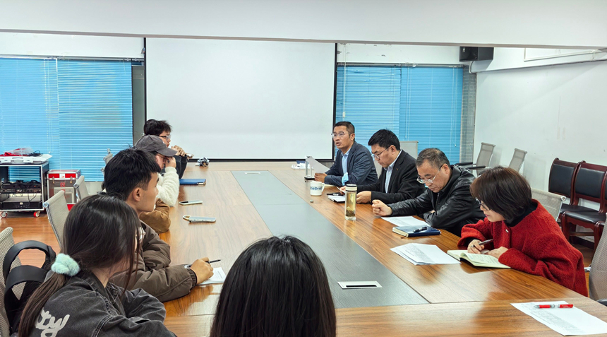 生物科学与农学院班子组织考研调剂指导会。