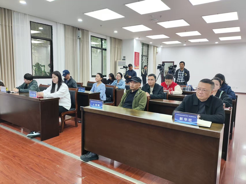 发布会现场 (1).jpg