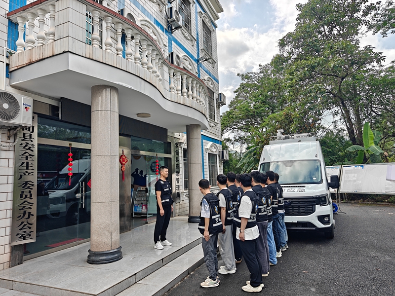 应急救援队伍保持常态化备勤.jpg