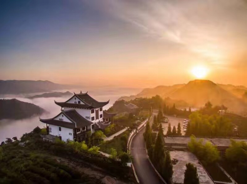 图为：云山茶海旅游度假中心