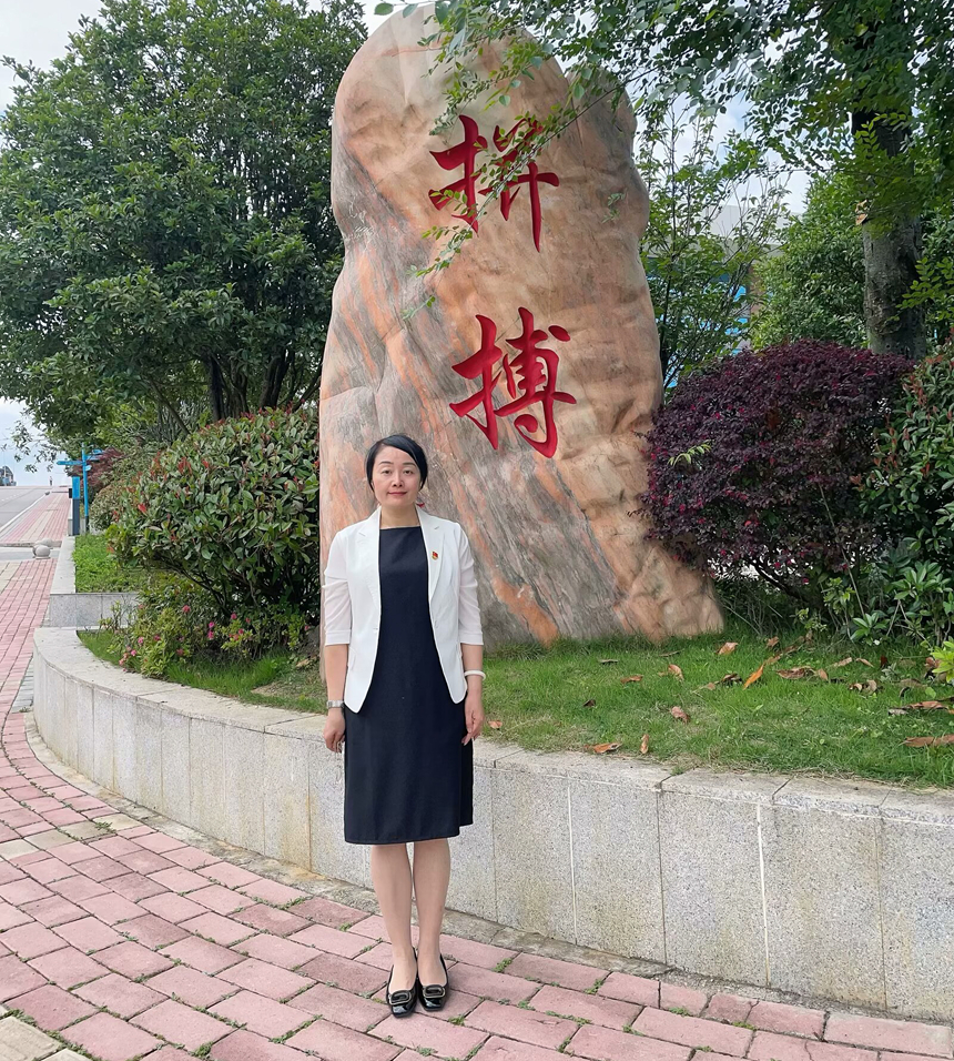 徐敏生活照。