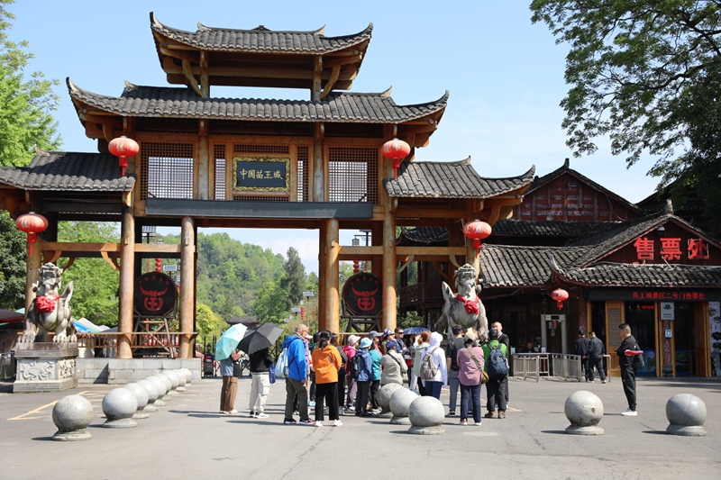 苗王城景區接待來自香港的旅行團.JPG