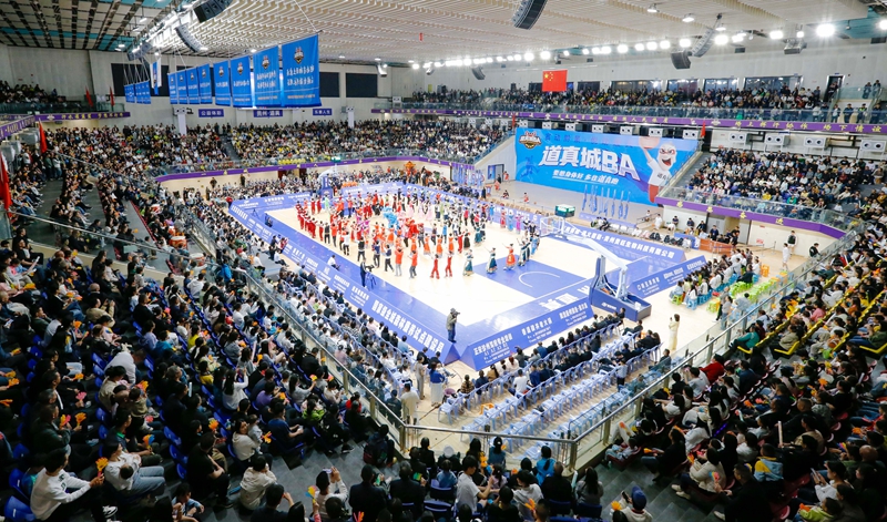 2 图为4月30日，道真“城BA”五一“菌菇杯”全国男子篮球邀请赛开幕现场。.jpg
