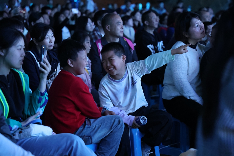 3  图为“洞听天籁·秘境寻音”2026第四季多彩贵州溶洞音乐周现场.JPG