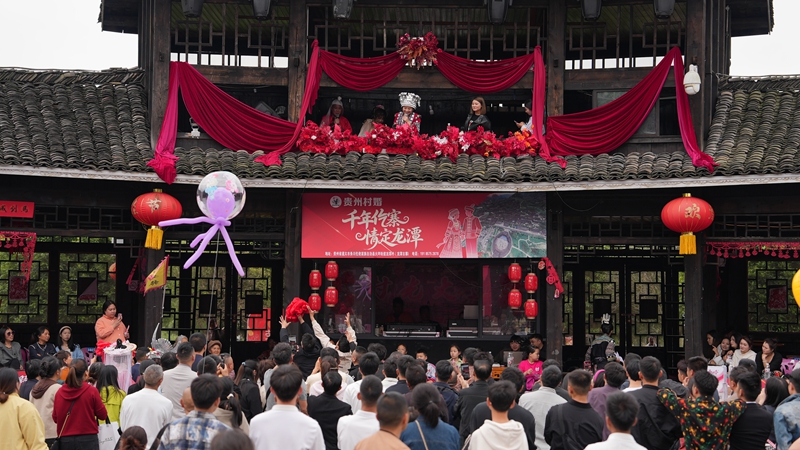 图为龙潭千年仡寨相亲交友活动现场 (4).jpg