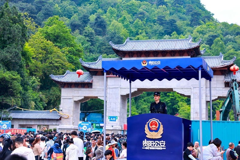 科学布警，守护热门“打卡地”。