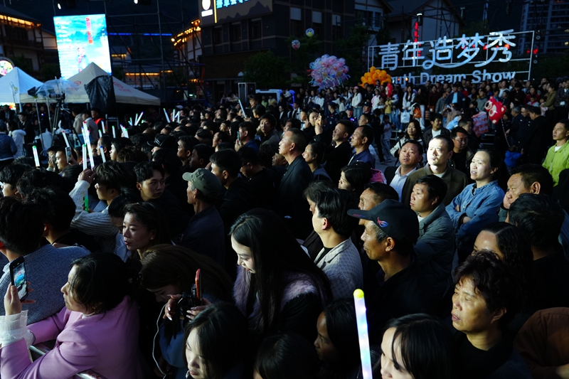 2026年5月2日，“阿西裡西 民族歡歌”直播活動現場。陳永鵬攝