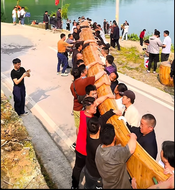 贵州松桃:多支劲旅下水 备战端午龙舟赛(图1)